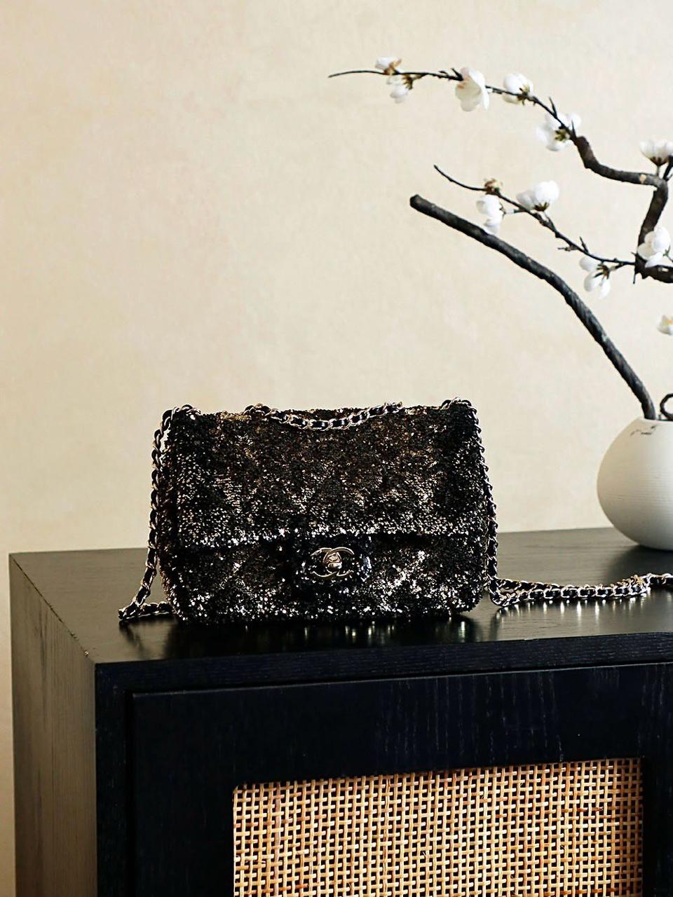 Ladies Chanel bags Lilly Onlines