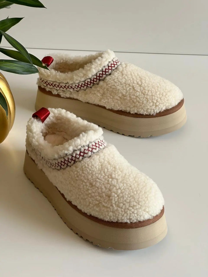 Ladies Boots | UGG | Size 36-42 For Pricing and Order WhatsApp +971581402705 Lilly Onlines