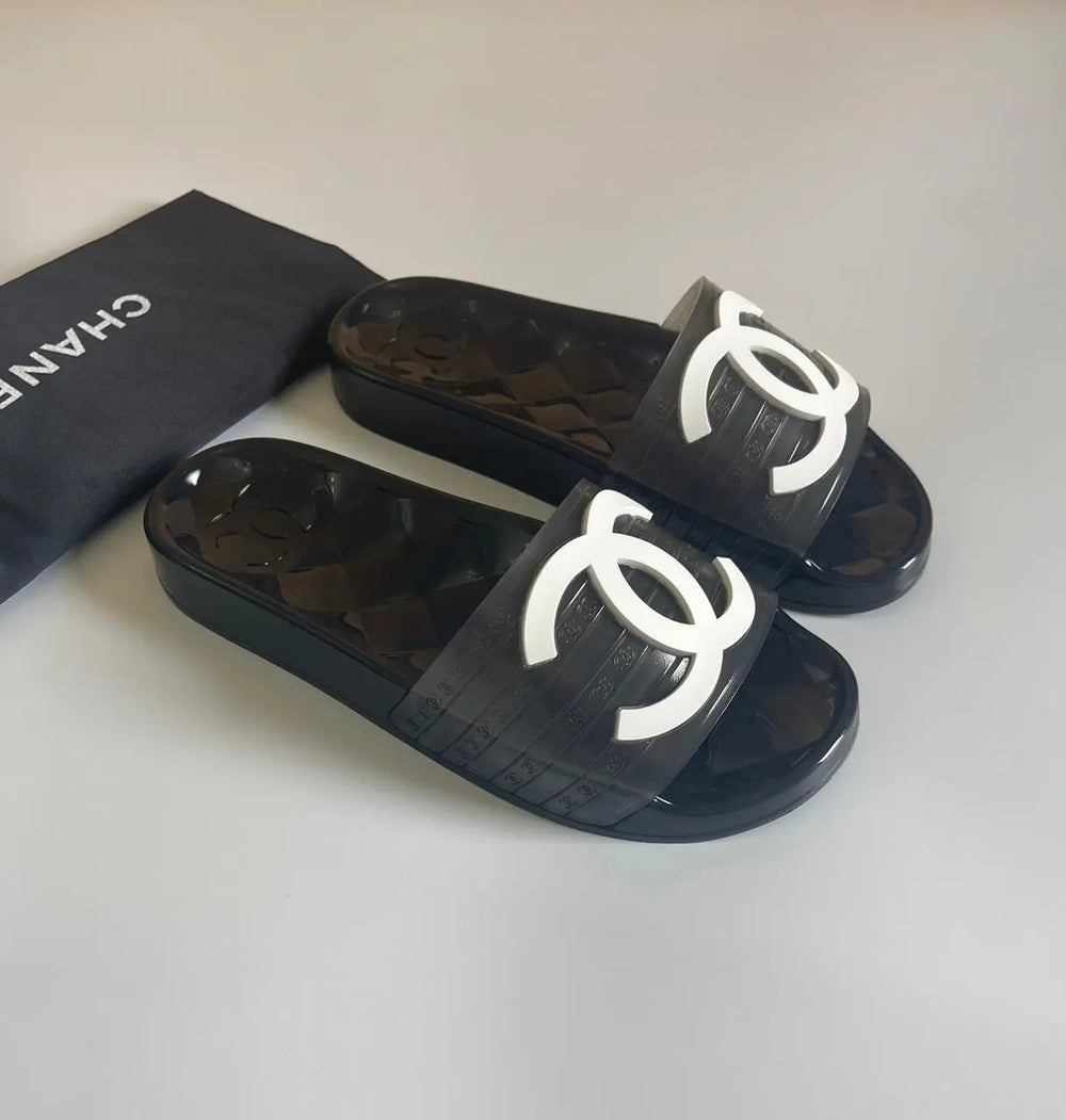 Ladies Flats | Chanel | For Pricing and Order WhatsApp +971581402705 Lilly Onlines