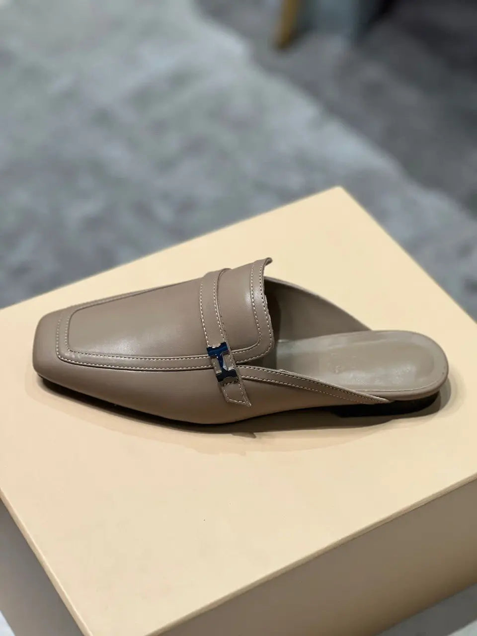 Ladies Flats | Hermes | For Pricing and Order WhatsApp +971581402705 Lilly Onlines
