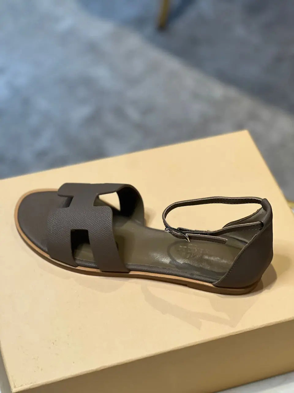 Ladies Flats | Hermes | For Pricing and Order WhatsApp +971581402705 Lilly Onlines