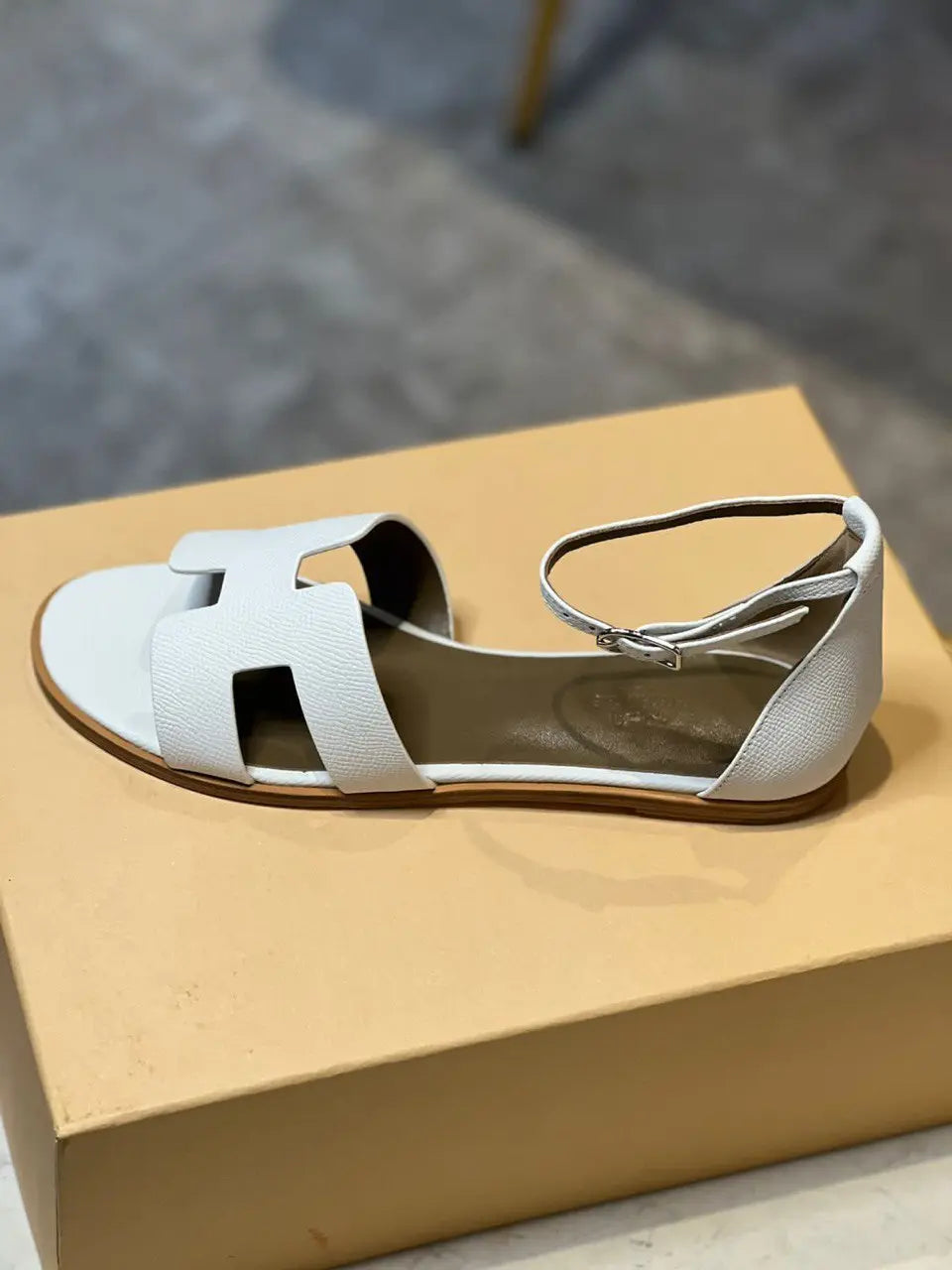 Ladies Flats | Hermes | For Pricing and Order WhatsApp +971581402705 Lilly Onlines