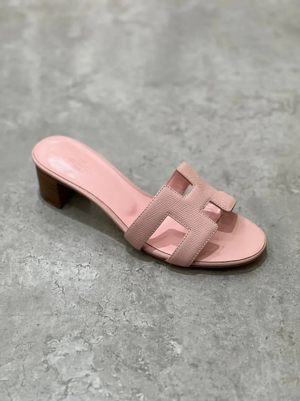Ladies Flats | Hermes | For Pricing and Order WhatsApp +971581402705 Lilly Onlines