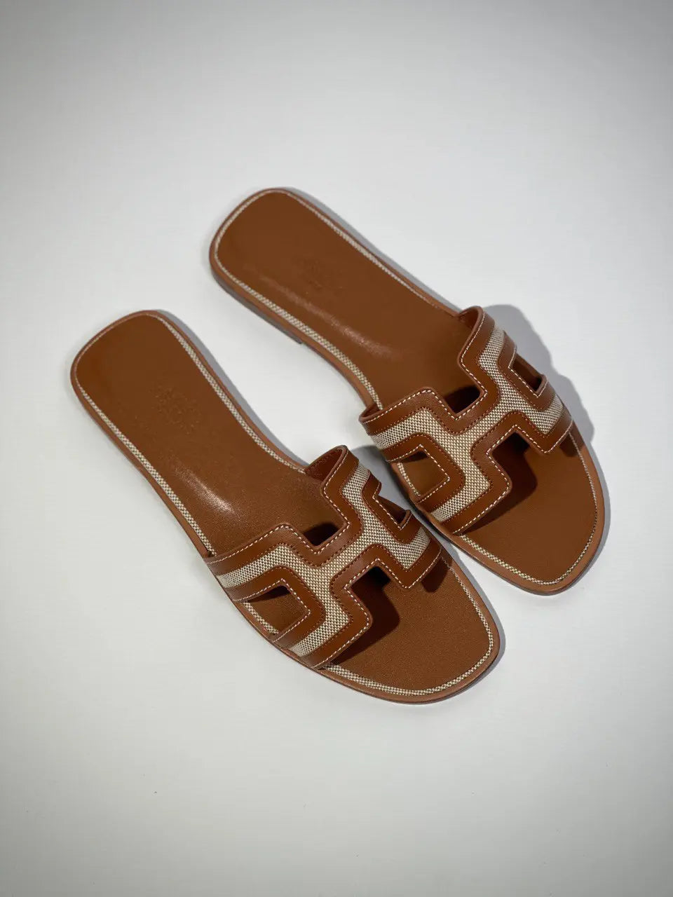 Ladies Flats | Hermes | For Pricing and Order WhatsApp +971581402705 Lilly Onlines