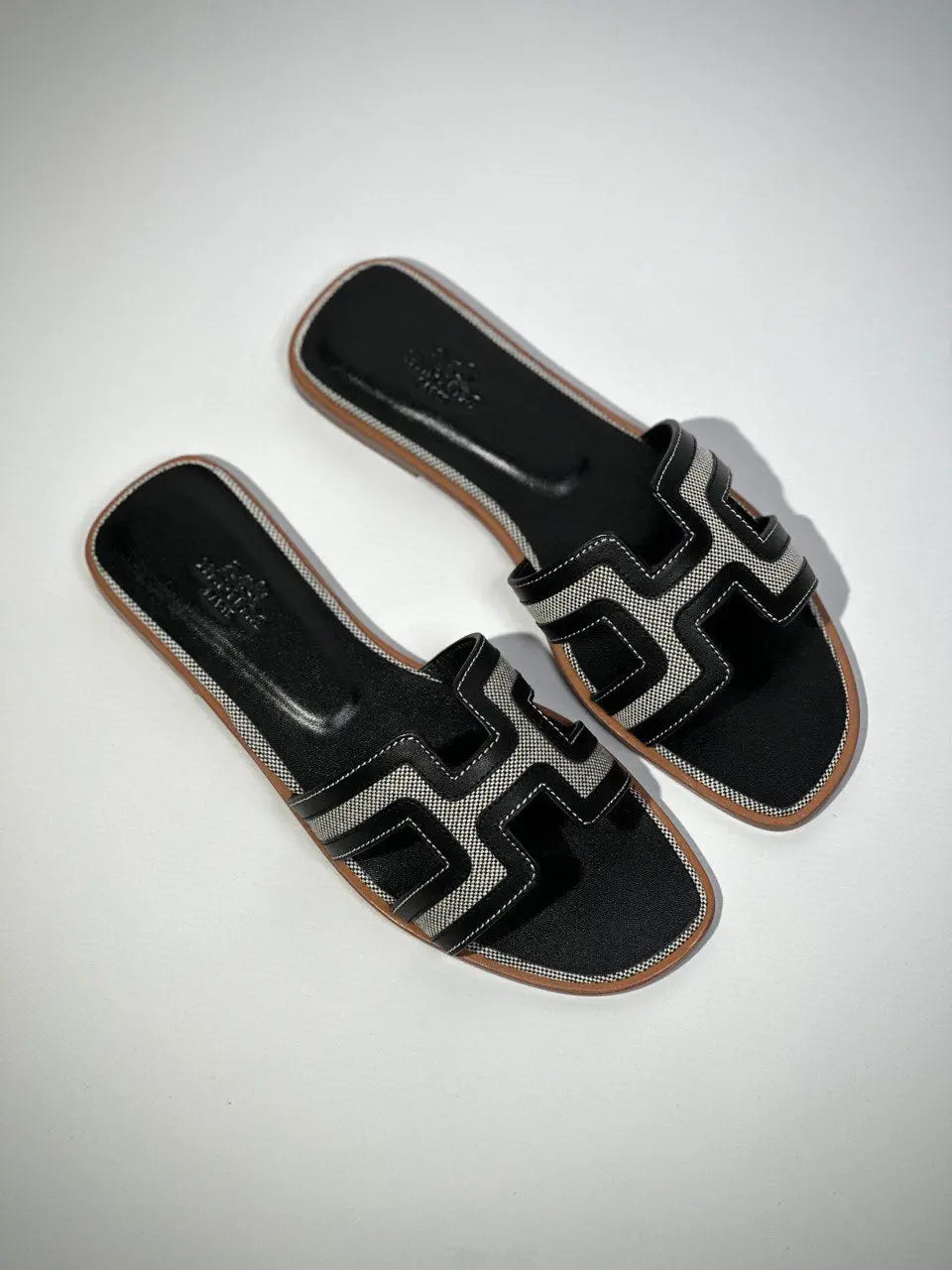Ladies Flats | Hermes | For Pricing and Order WhatsApp +971581402705 Lilly Onlines