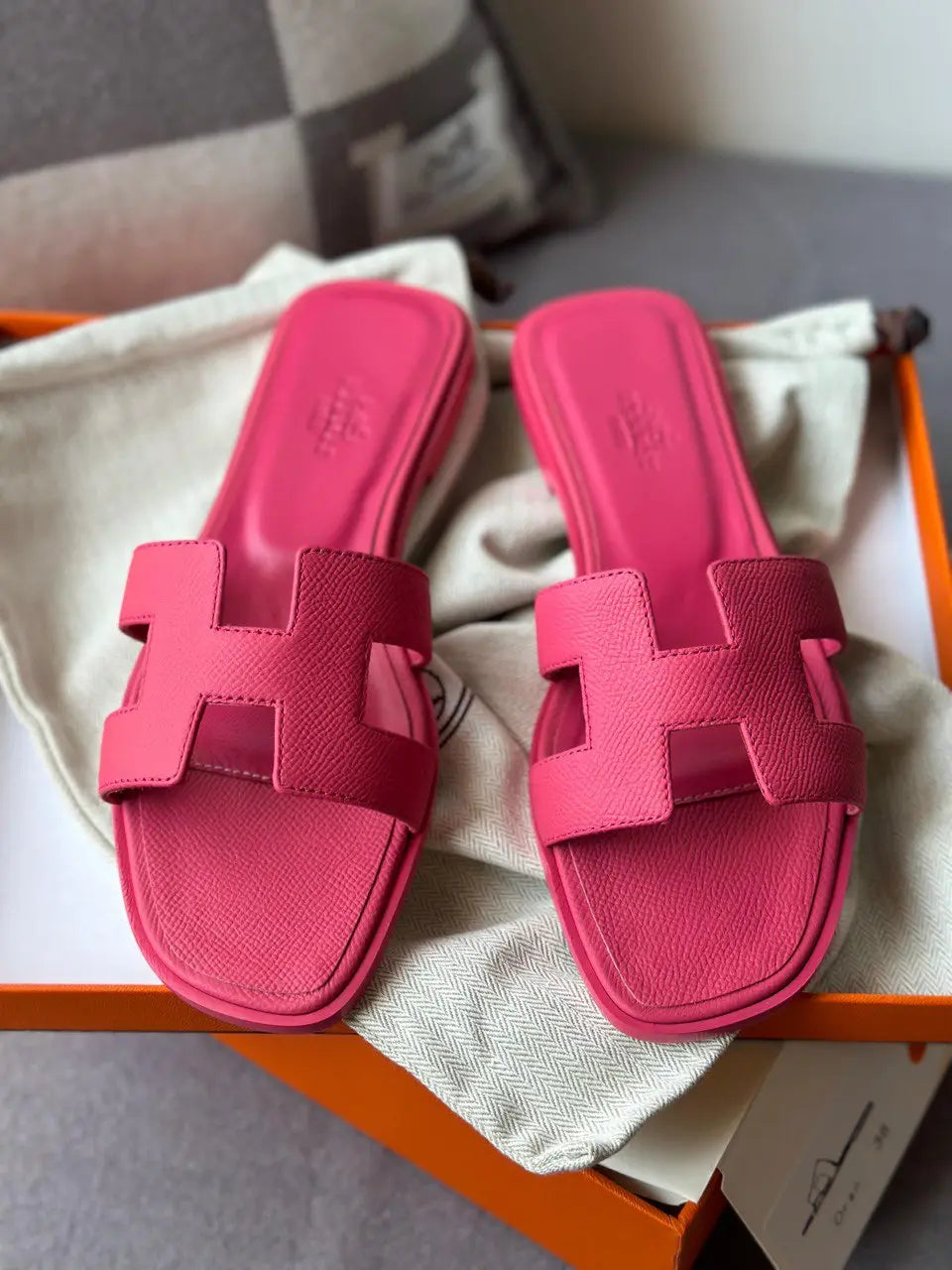 Ladies Flats | Hermes | For Pricing and Order WhatsApp +971581402705 Lilly Onlines