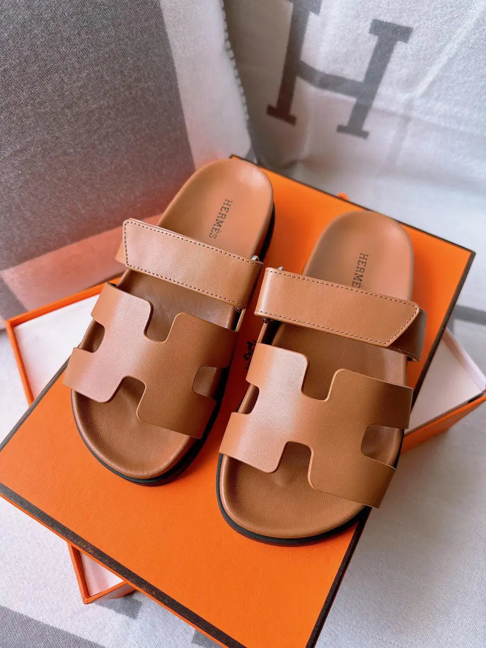 Ladies Flats | Hermes | For Pricing and Order WhatsApp +971581402705 Lilly Onlines
