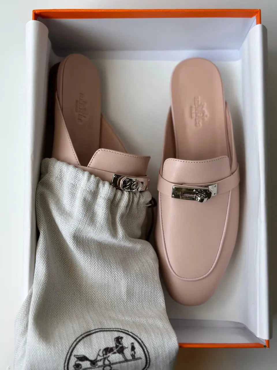 Ladies Flats | Hermes | For Pricing and Order WhatsApp +971581402705 Lilly Onlines
