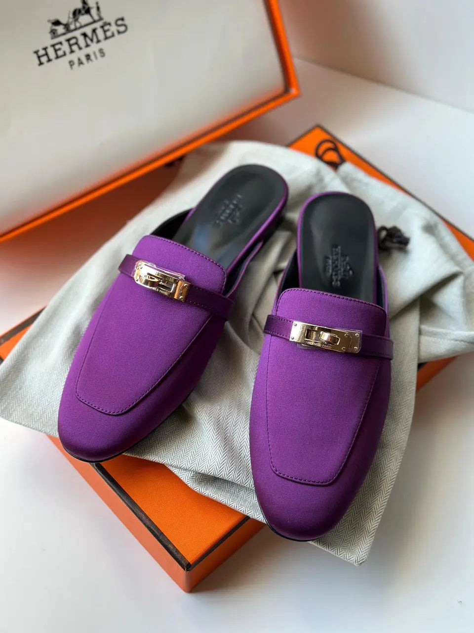 Ladies Flats | Hermes | For Pricing and Order WhatsApp +971581402705 Lilly Onlines