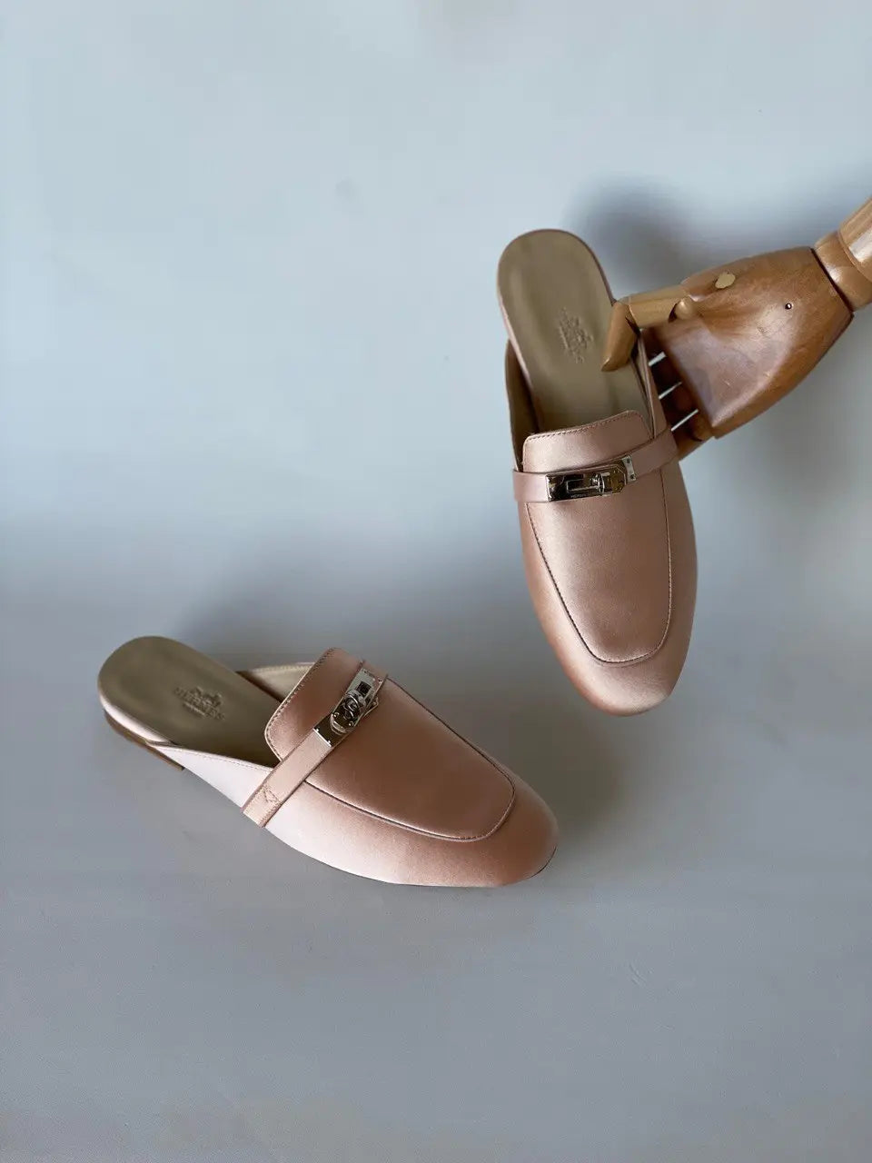 Ladies Flats | Hermes | For Pricing and Order WhatsApp +971581402705 Lilly Onlines