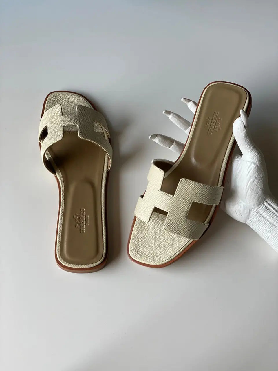 Ladies Flats | Hermes | For Pricing and Order WhatsApp +971581402705 Lilly Onlines