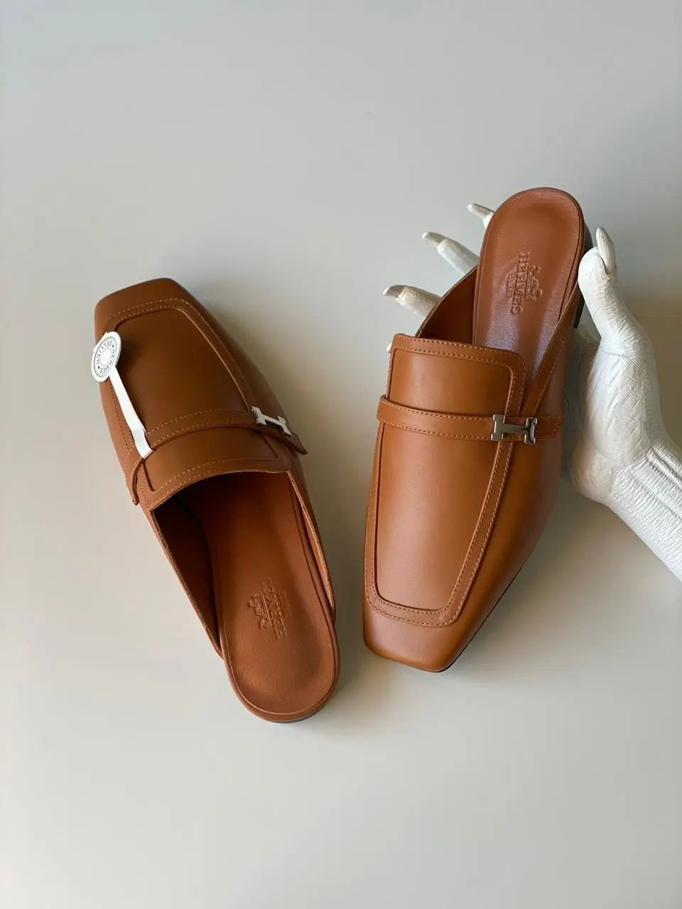 Ladies Flats | Hermes | For Pricing and Order WhatsApp +971581402705 Lilly Onlines