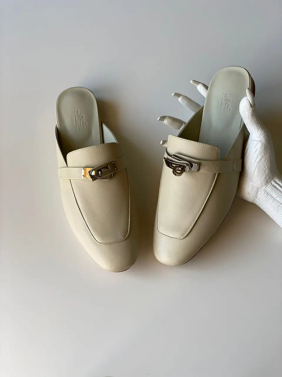 Ladies Flats | Hermes | For Pricing and Order WhatsApp +971581402705 Lilly Onlines