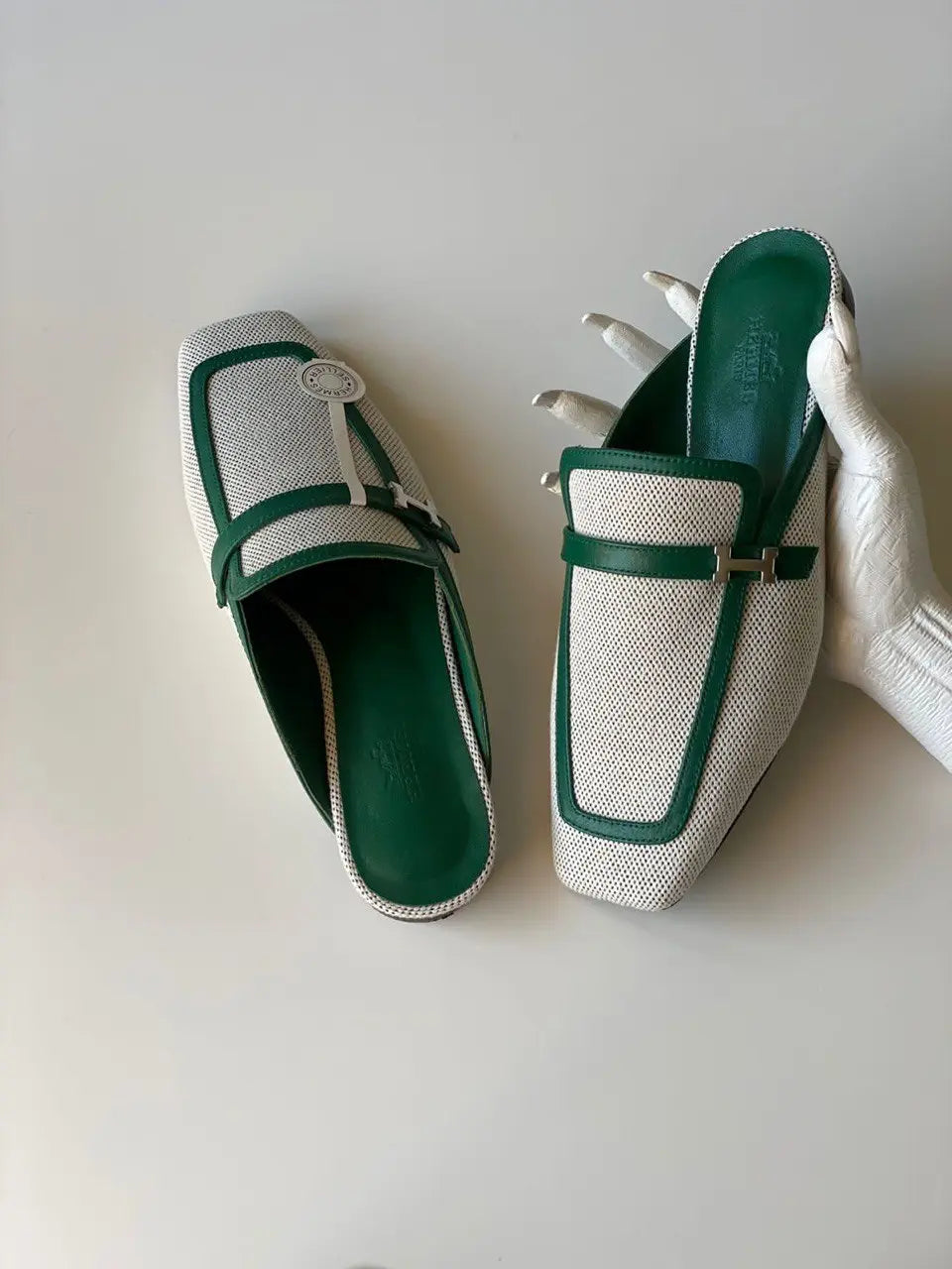 Ladies Flats | Hermes | For Pricing and Order WhatsApp +971581402705 Lilly Onlines