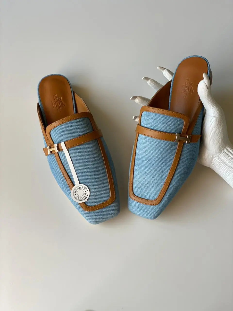 Ladies Flats | Hermes | For Pricing and Order WhatsApp +971581402705 Lilly Onlines
