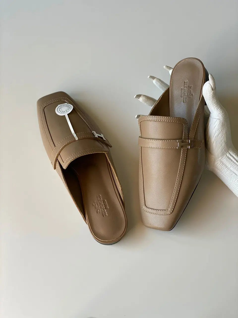 Ladies Flats | Hermes | For Pricing and Order WhatsApp +971581402705 Lilly Onlines