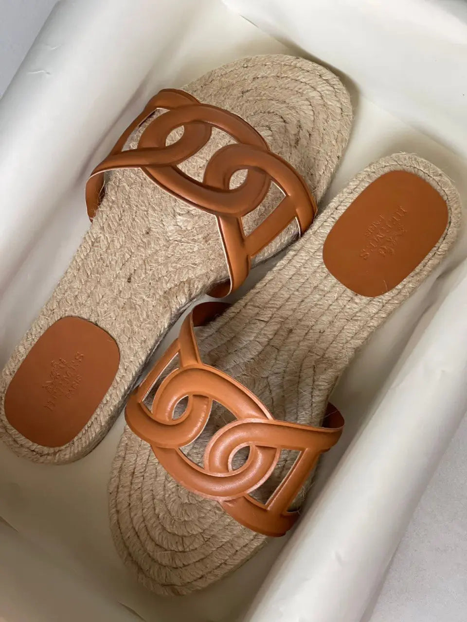 Ladies Flats | Hermes | For Pricing and Order WhatsApp +971581402705 Lilly Onlines