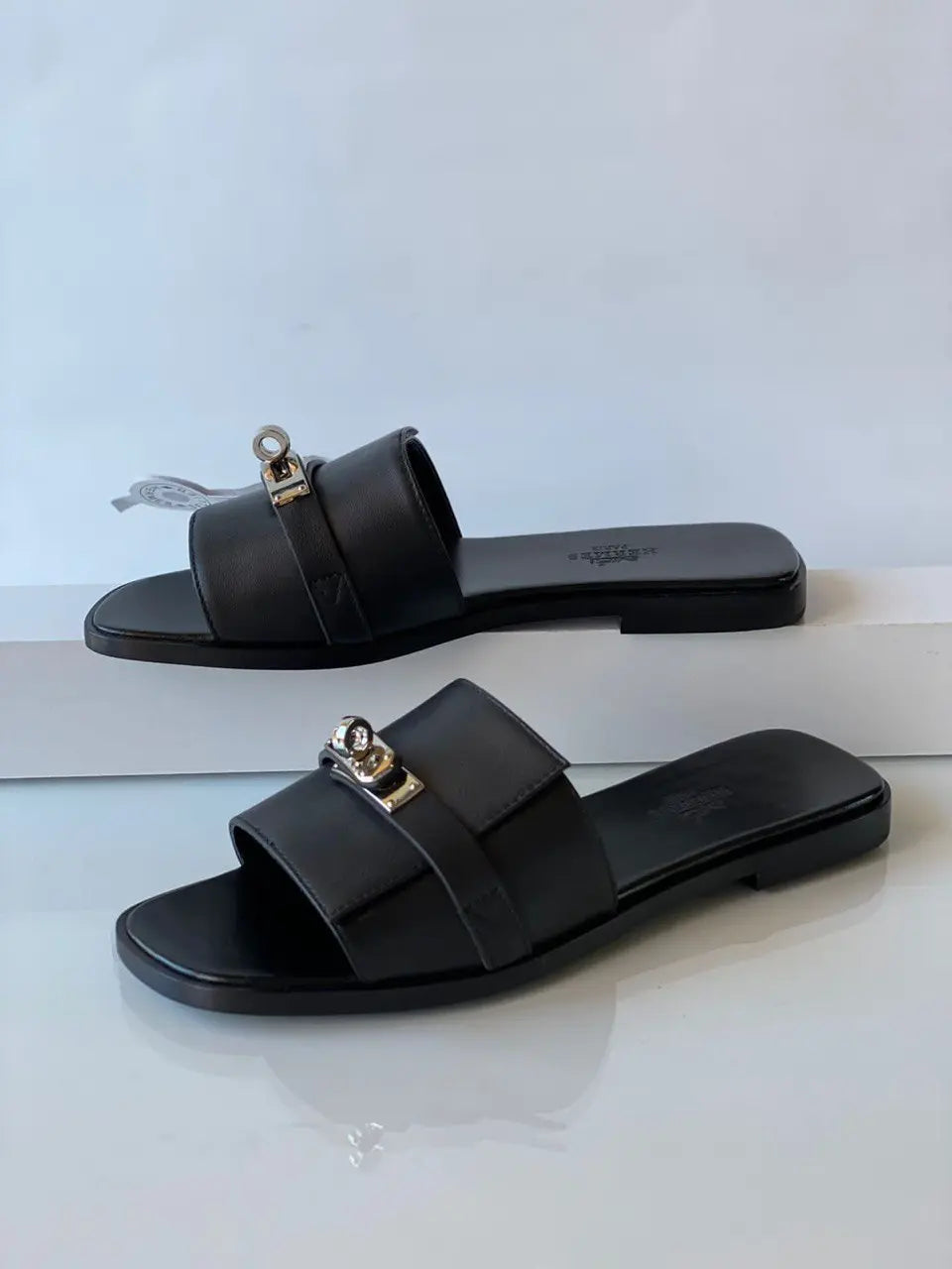 Ladies Flats | Hermes | For Pricing and Order WhatsApp +971581402705 Lilly Onlines