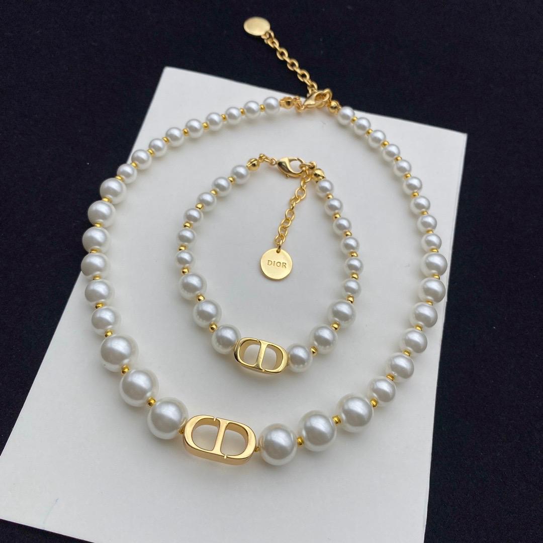 ladies brooches and bracelets Lilly Onlines