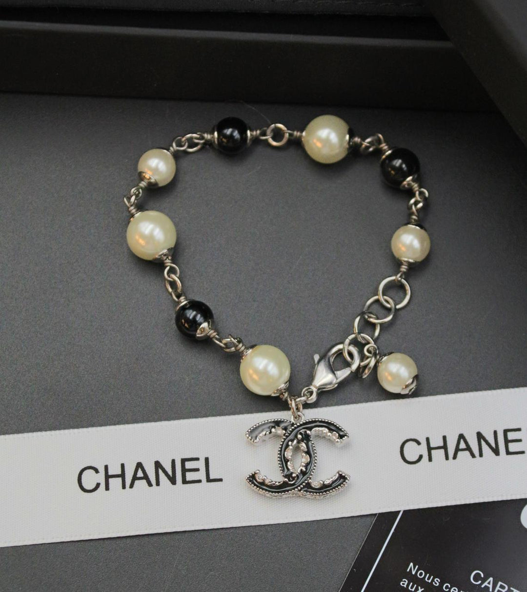 ladies brooches and bracelets Lilly Onlines