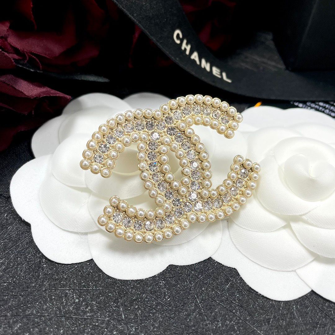 ladies brooches and bracelets Lilly Onlines