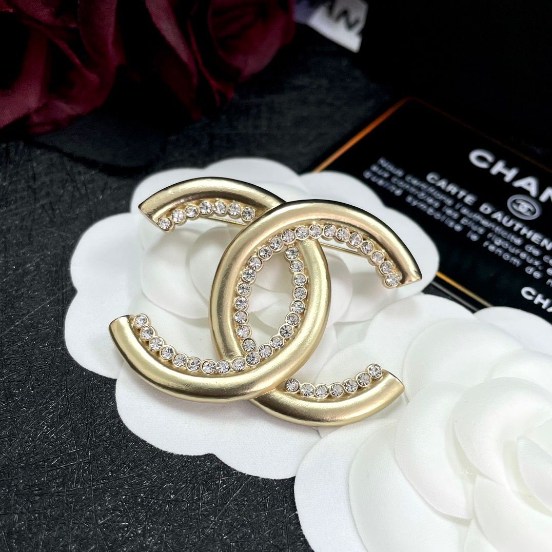 ladies brooches and bracelets Lilly Onlines
