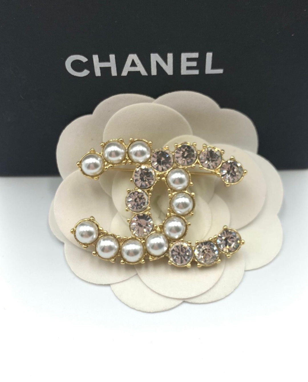 ladies brooches and bracelets Lilly Onlines