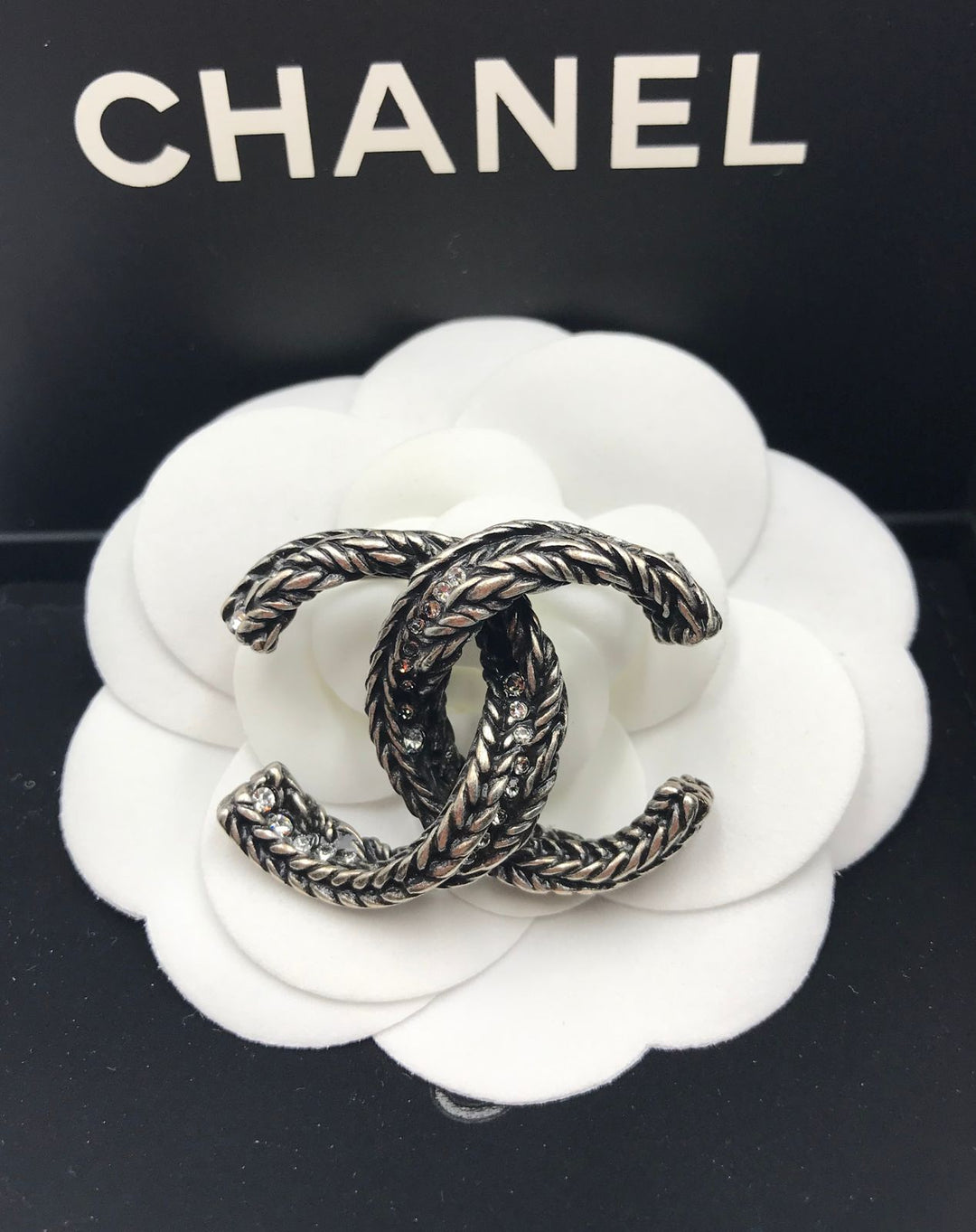 ladies brooches and bracelets Lilly Onlines