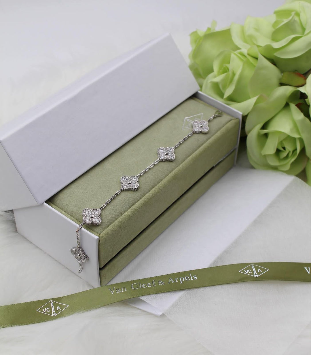 ladies brooches and bracelets Lilly Onlines