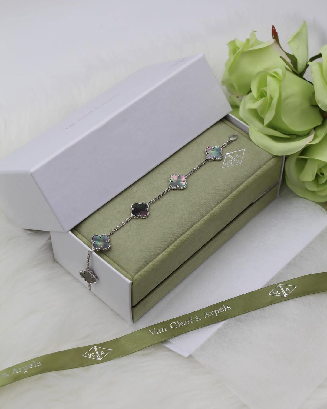 ladies brooches and bracelets Lilly Onlines