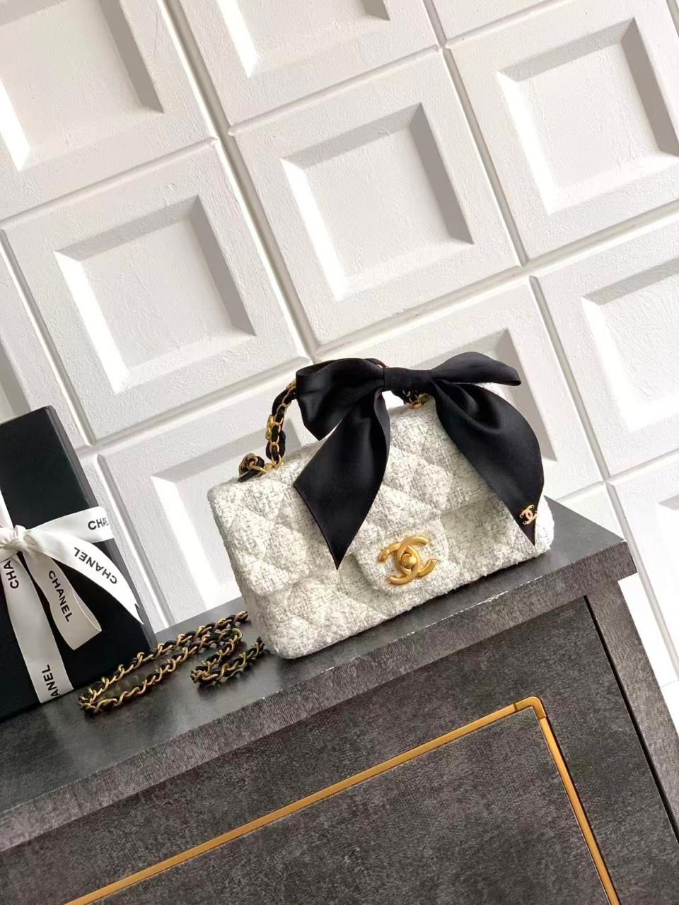 Ladies Chanel bags Lilly Onlines