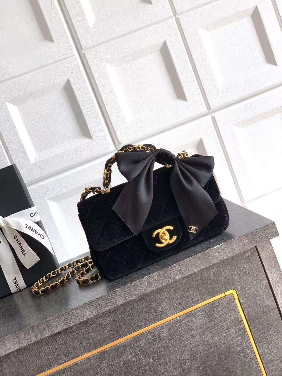Ladies Chanel bags Lilly Onlines
