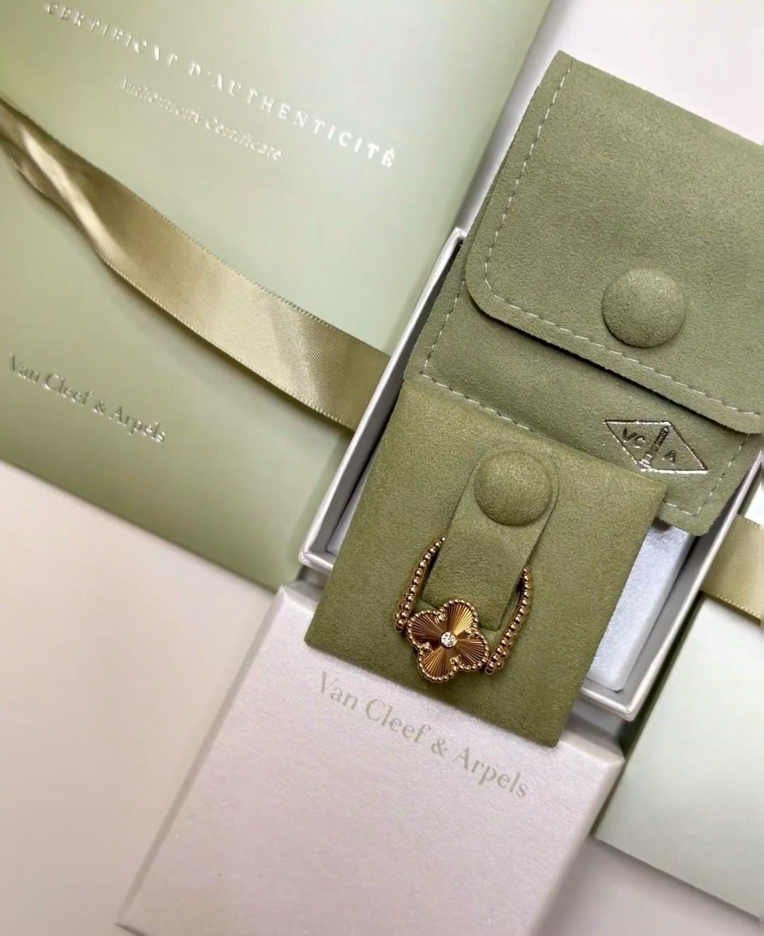 Ladies rings & earrings Lilly Onlines