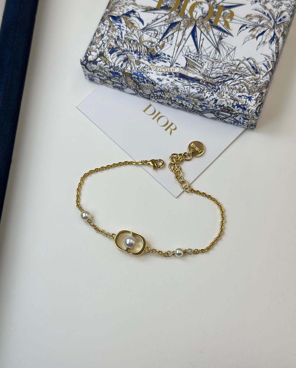 Ladies bracelets & brooches Lilly Onlines