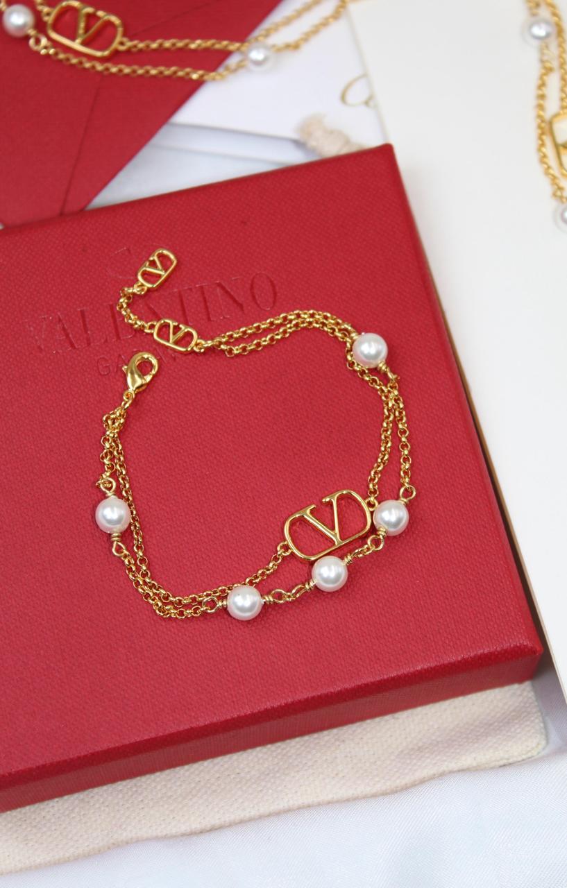 Ladies bracelets & brooches Lilly Onlines