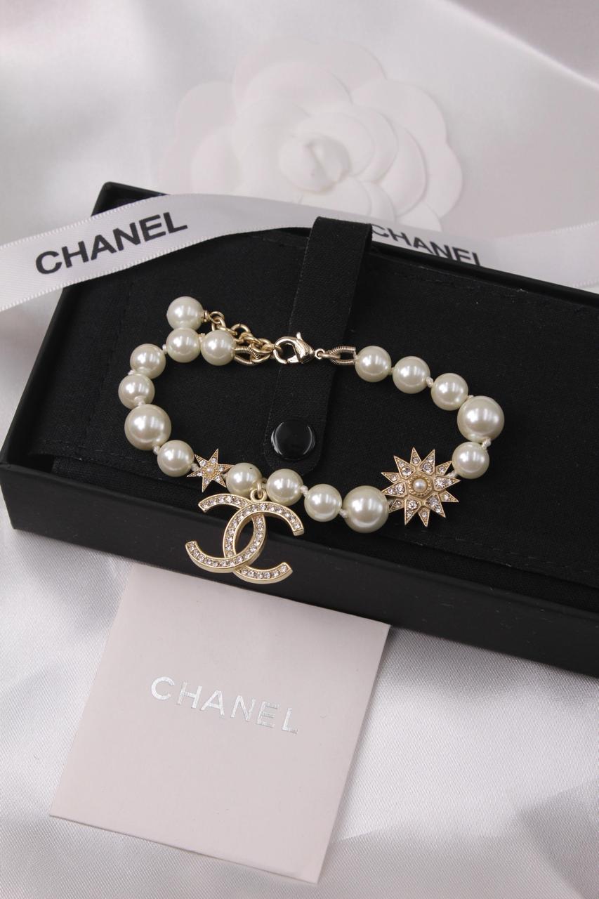 Ladies bracelets & brooches Lilly Onlines