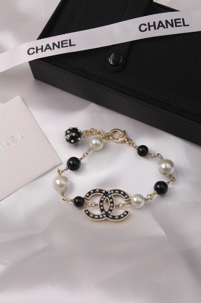 Ladies bracelets & brooches Lilly Onlines