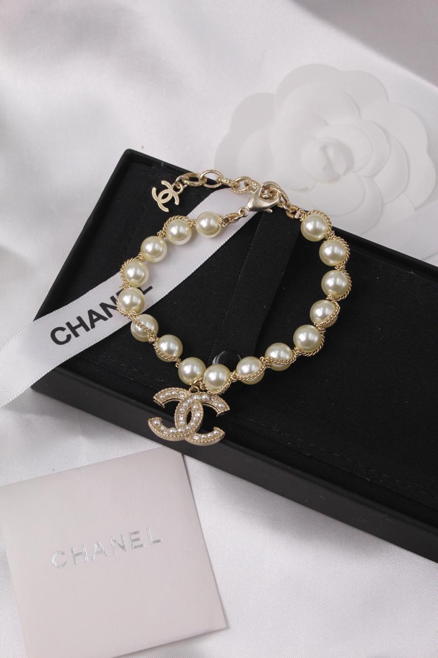 Ladies bracelets & brooches Lilly Onlines