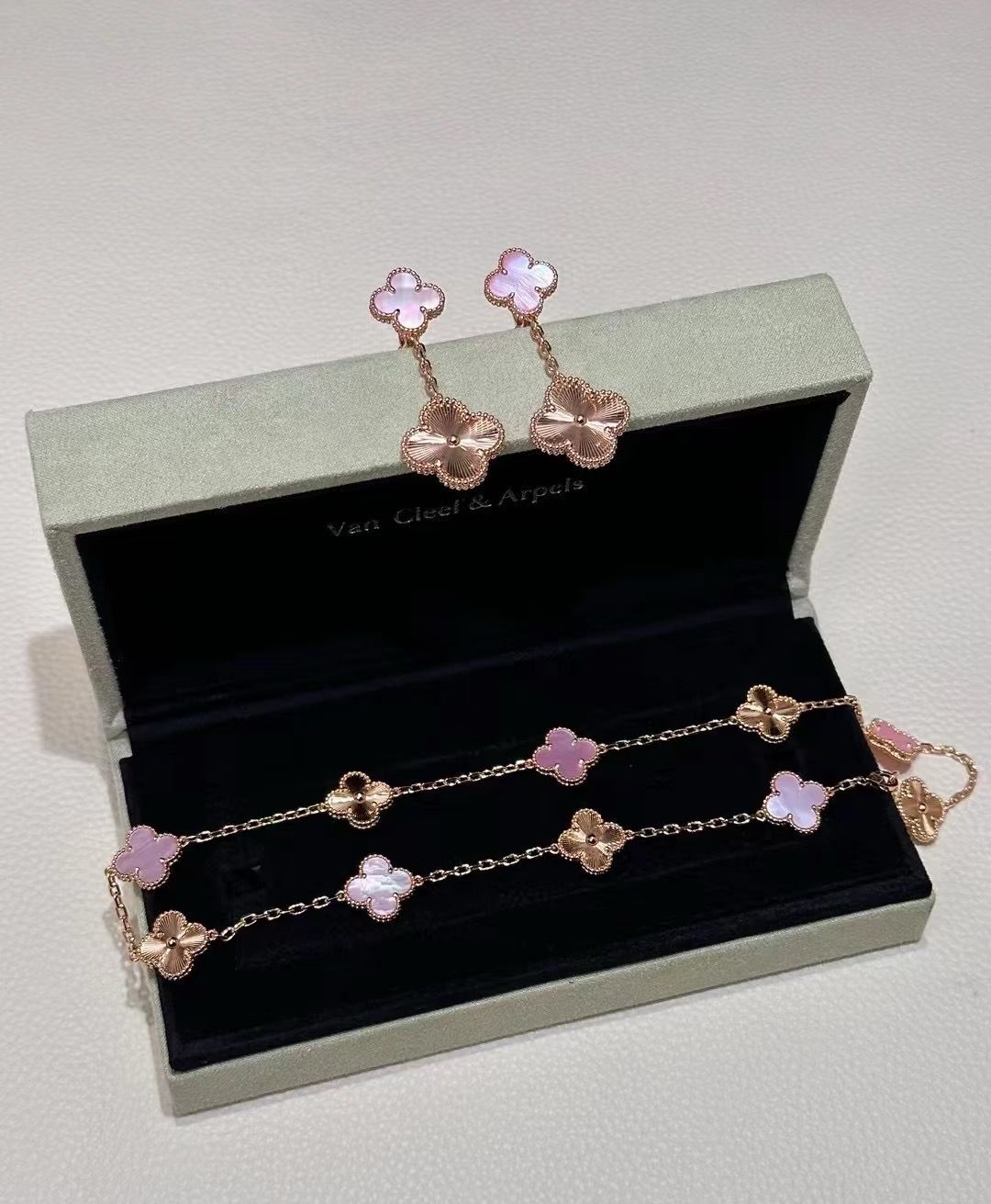 Ladies bracelets & brooches Lilly Onlines