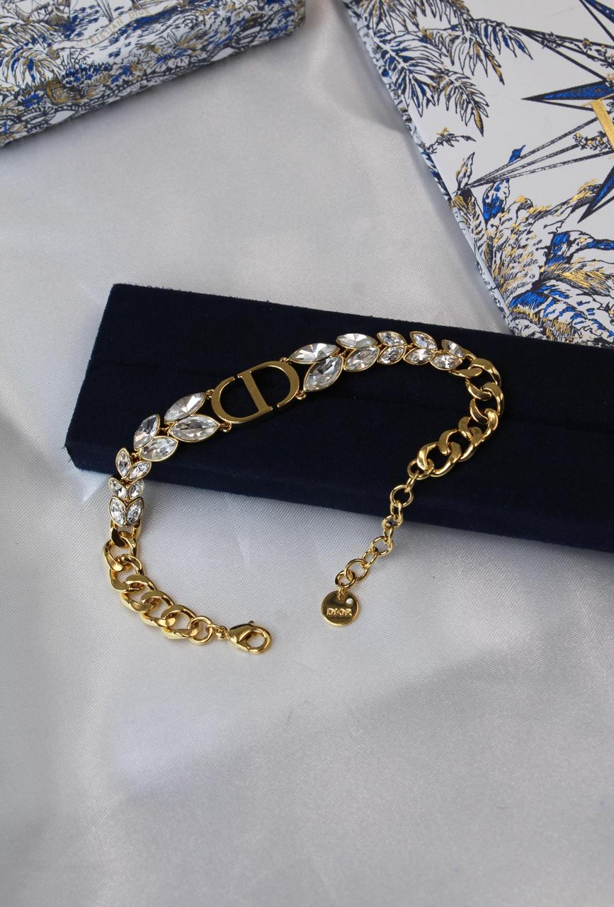 Ladies bracelets & brooches Lilly Onlines