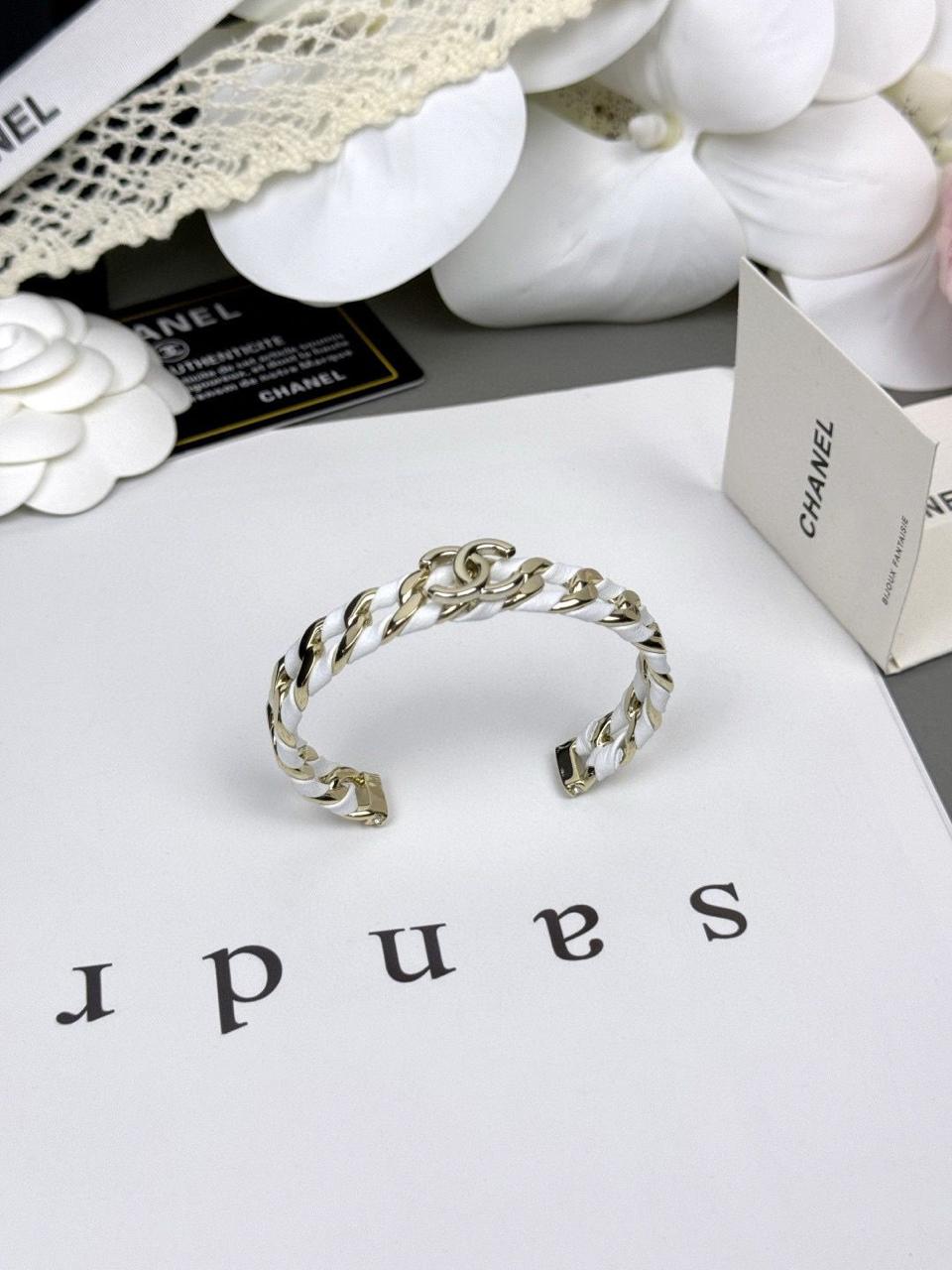 Ladies bracelets & brooches Lilly Onlines