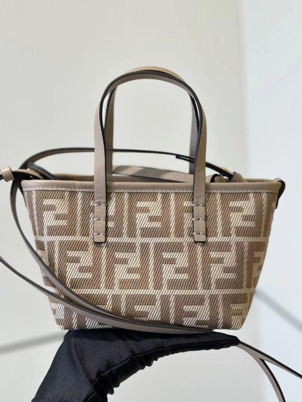 Ladies Fendi  bags Lilly Onlines